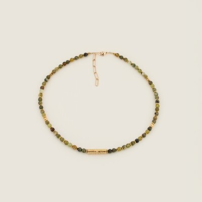 Le collier en plaqué or et grenat vert Rosamond