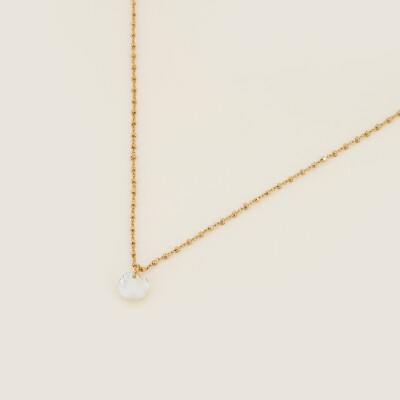 Le collier en plaqué or et nacre Gabrielle