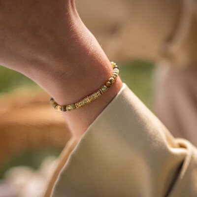 Le bracelet en plaqué or et grenat Rosamond