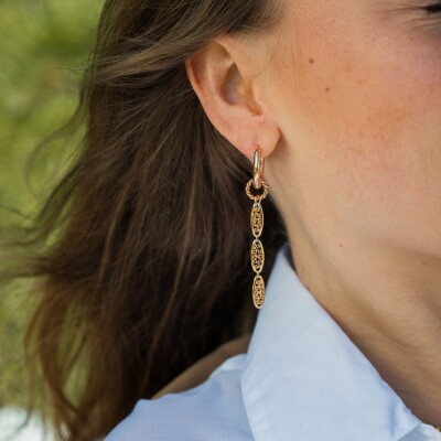 Les boucles d'oreilles asymétrique en plaqué or Dakota