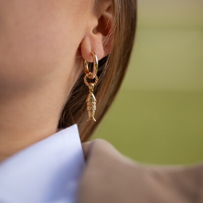 Les boucles d'oreilles asymétrique en plaqué or Dakota