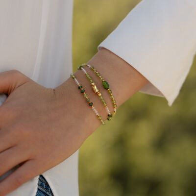Le bracelet Tuna vert en plaqué or et pierre naturelles
