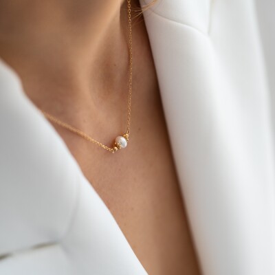 Le collier perle et plaqué or Maria