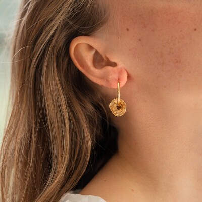 Les boucles d'oreilles en plaqué or Fauve