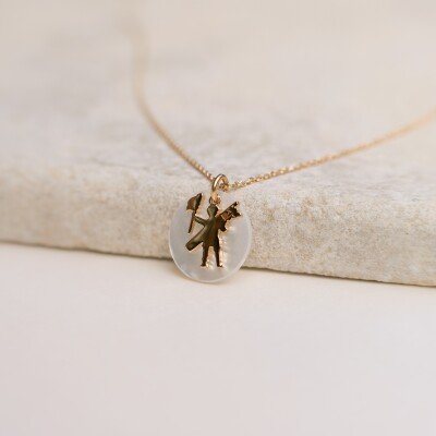 Le collier Caddy Touquettois et sa nacre blanche en plaqué or