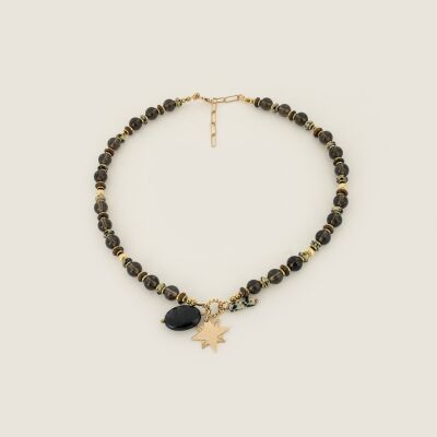 Le collier en pierres naturelles et pendentif rose des vents Danaë