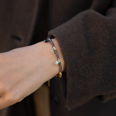 Le bracelet à breloques marron Posie