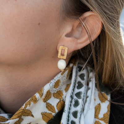 Les boucles d'oreilles en plaqué or Galice