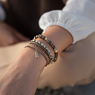 Le bracelet multitour marron Thirza scarabée