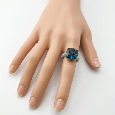 Pomellato NUDO Maxi Topaze Blue London