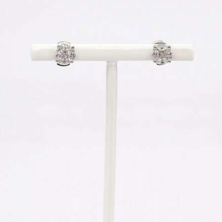 Boucles d'oreilles puces Longinus multi-diamants, or blanc