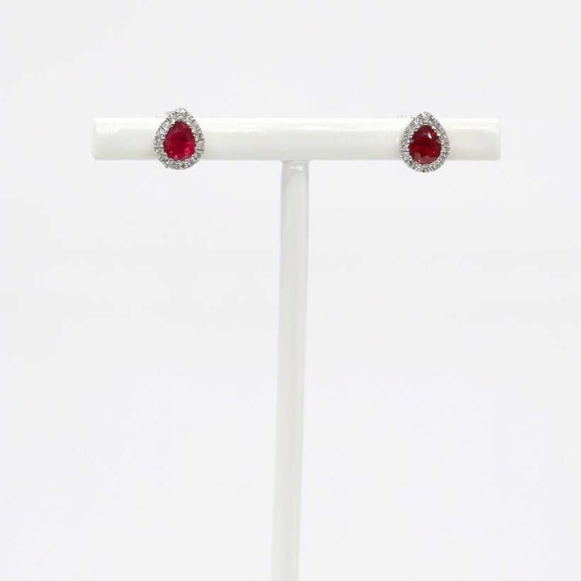 Boucles d'oreilles puces Longinus or blanc, rubis et diamants