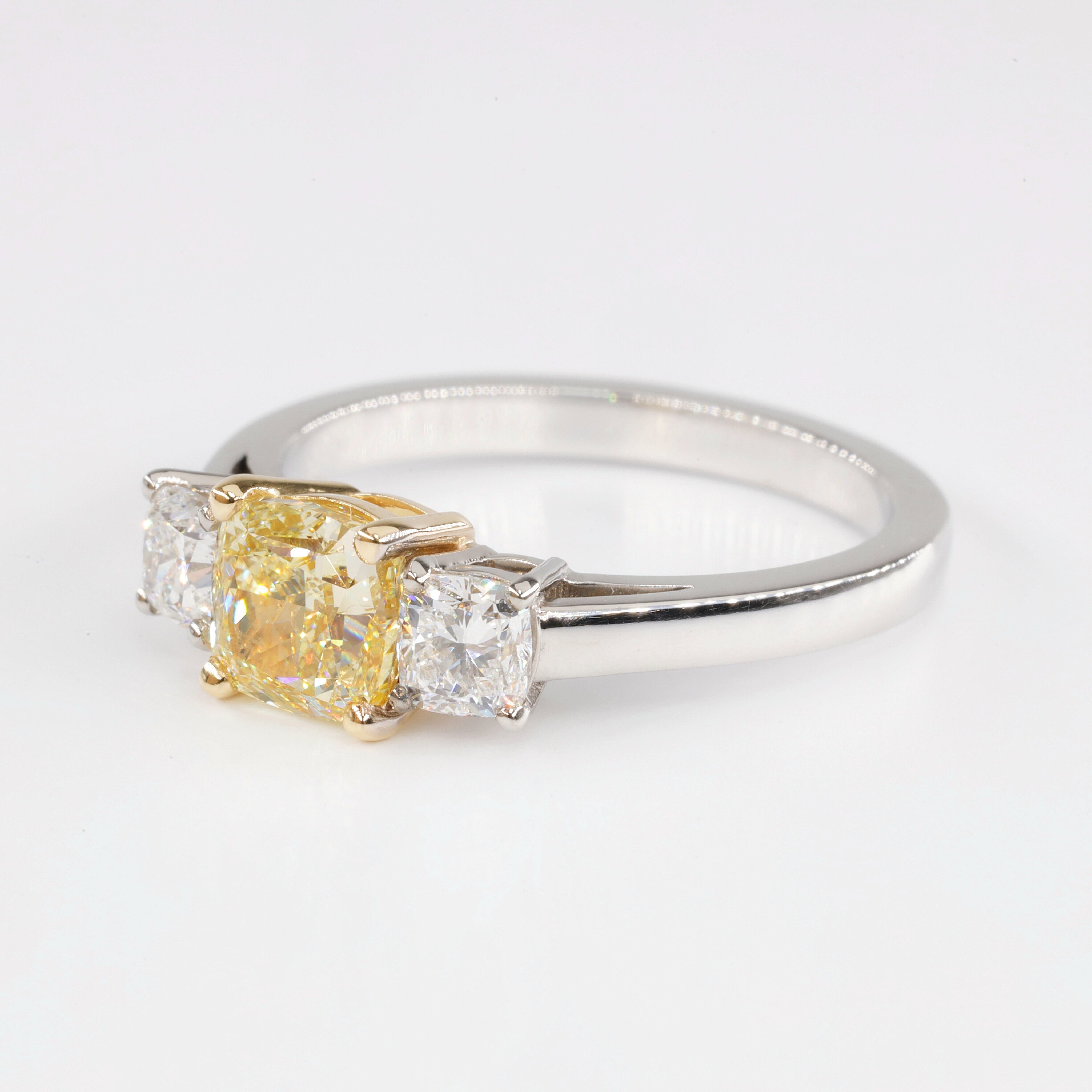 Achat Bague Longinus sertie d un exceptionnel Diamant jaune taille