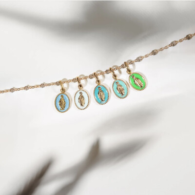 Pendentif Gigi Clozeau Madone en or rose, résine turquoise vert émaillée