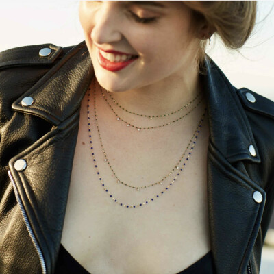 Collier Gigi Clozeau en or rose, résine noire et 5 diamants, taille 55cm