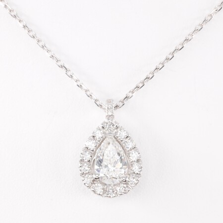 Pendentif or blanc goutte sertie 0.50ct certifié GIA entourage diamants sur chaine or blanc