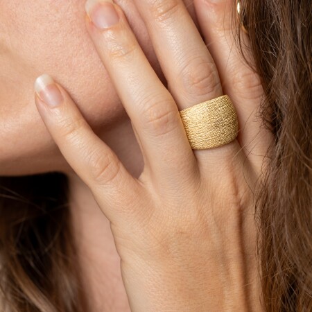 Bague jonc or jaune texturée