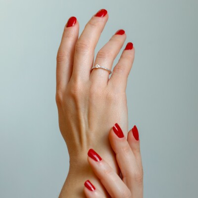 Solitaire or blanc, centre diamant taille brillant 0.20ct & diamants