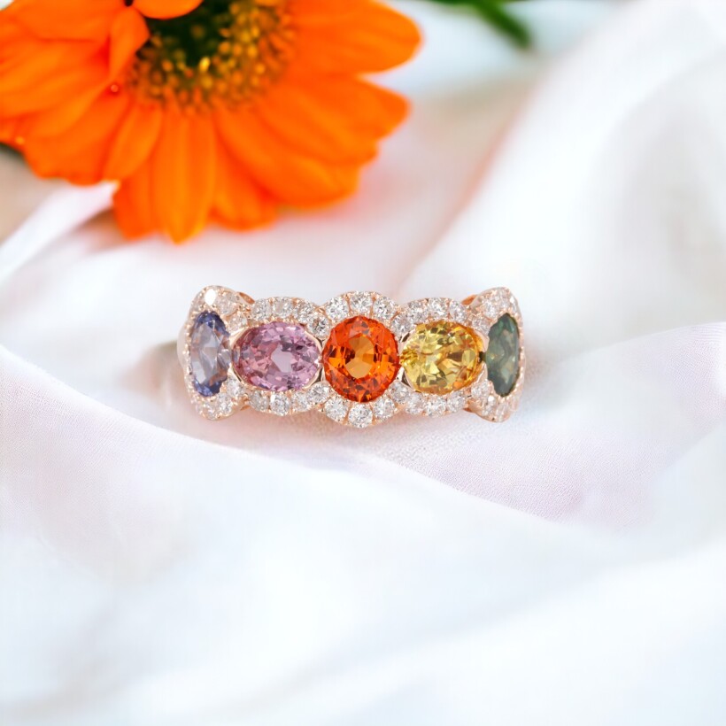 Bague "Rainbow" or rose & saphirs ovales colorés avec entourage de diamants