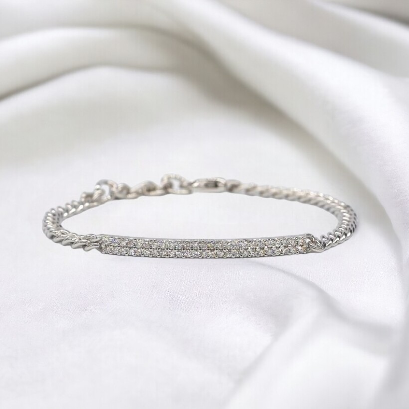 Bracelet Longinus maille gourmette et motif rectangle empierré en Or blanc et diamants