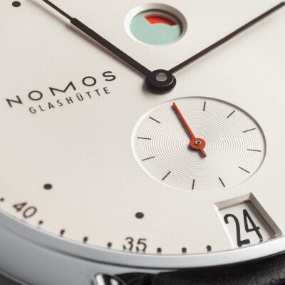 Montre Nomos Metro Date Réserve De Marche