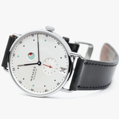 Montre Nomos Metro Date Réserve De Marche