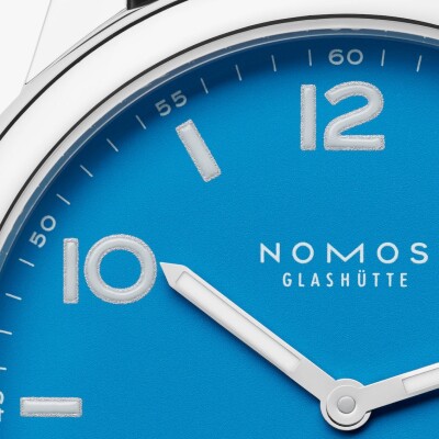 Montre Nomos Club automatic 42mm date siren blue