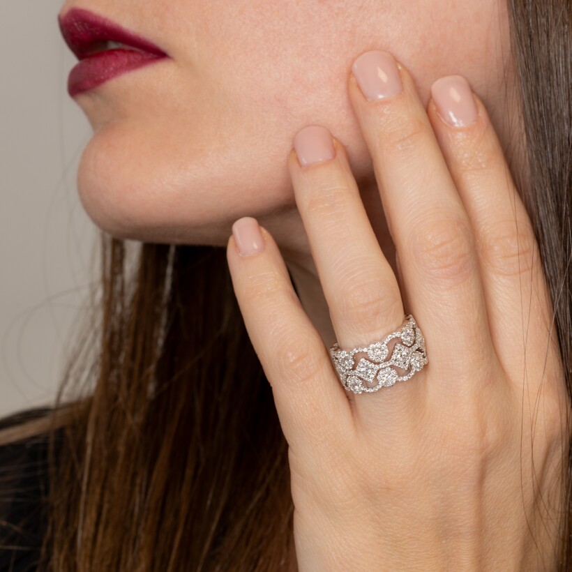 Bague dentelle "Laces" en or blanc et diamants