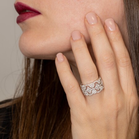 Bague en or blanc ruban dentelle Laces et diamants