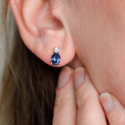 Puces d'oreilles or blanc, saphirs & diamants
