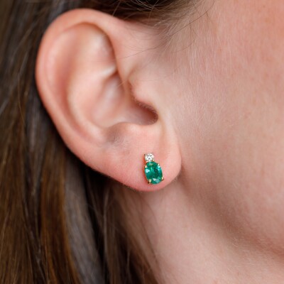 Puces d'oreilles or jaune, émeraudes & diamants