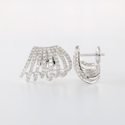 Demi-créoles huit fils en or blanc pavées de diamants