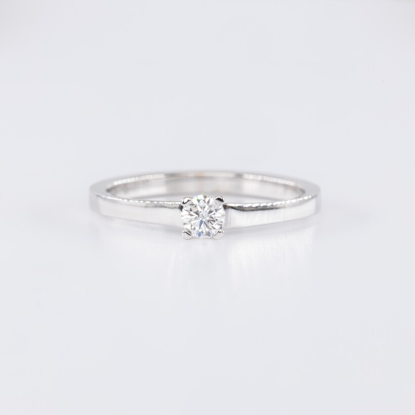 Solitaire en or blanc diamant de 0.18 Ct serti à quatre griffes