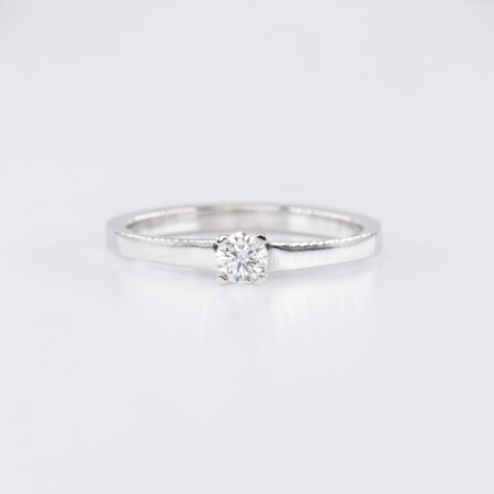 Solitaire en or blanc diamant de 0.18 Ct serti à quatre griffes