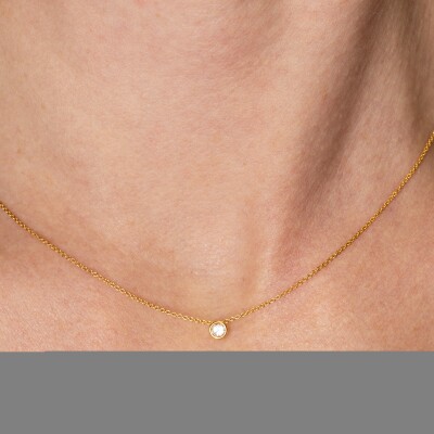 Pendentif sur chaine solitaire or jaune, diamant taille brillant 0.10ct serti clos