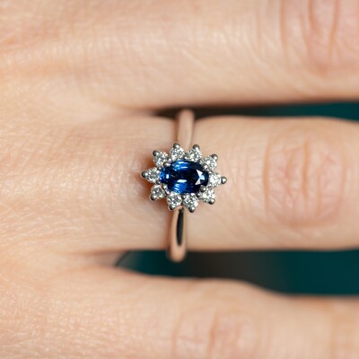 Bague Pompadour or blanc, saphir & diamants