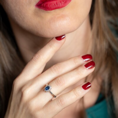 Bague Pompadour or blanc, saphir & diamants