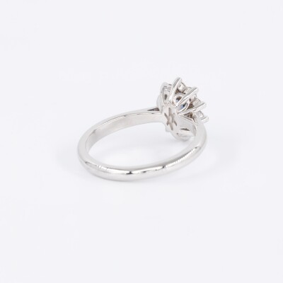 Bague Pompadour or blanc, saphir & diamants