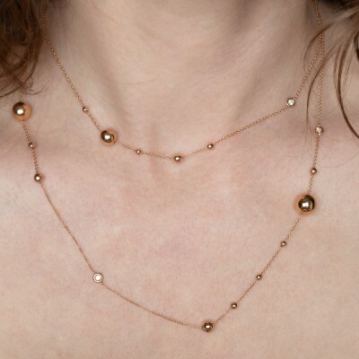 Sautoir en or rose serti de diamants et boucle d'or rose de différentes tailles