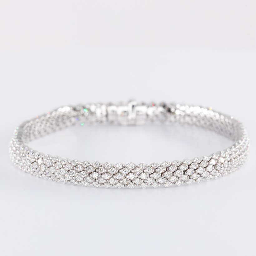 Bracelet souple en or blanc serti de diamants