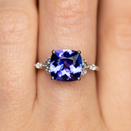 Bague en or blanc sertie de tanzanite et diamants