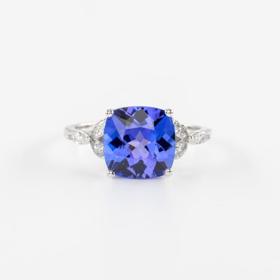 Bague en or blanc sertie de tanzanite et diamants