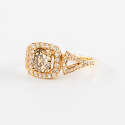 Bague en or rose diamant brun central et pavé de diamants