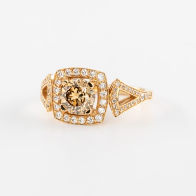 Bague en or rose diamant brun central et pavé de diamants