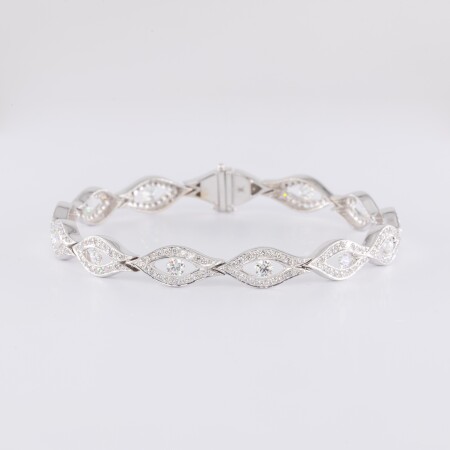 Bracelet en Or Blanc avec Motif Marquise et Entourage de Diamants