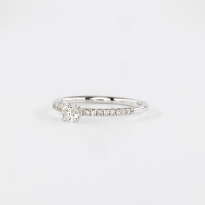 Solitaire or blanc, centre diamant taille brillant 0.20ct & diamants