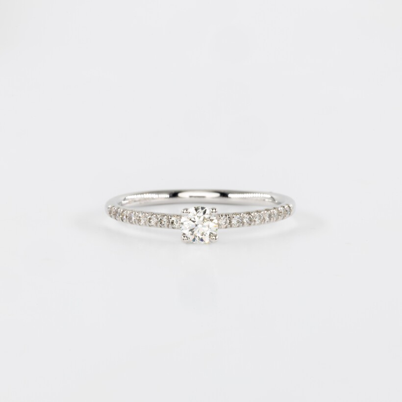 Solitaire diamant en or blanc centre 0.20ct & diamants sur le corps de bague