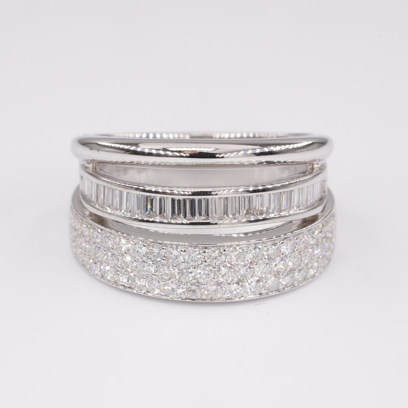 Bague en or blanc trois anneaux sertis de Diamants en taille baguette et brillant