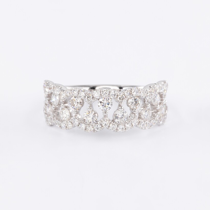 Bague baroque en or blanc et diamants