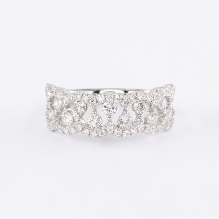 Bague baroque en or blanc et diamants